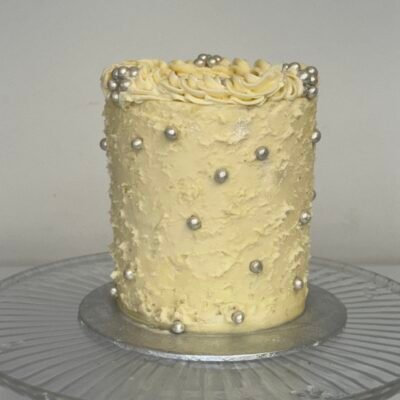 4 inches vanilla cake